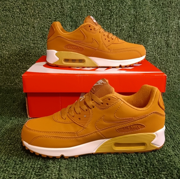 Nike Air Max 90s - Picture 2 of 6